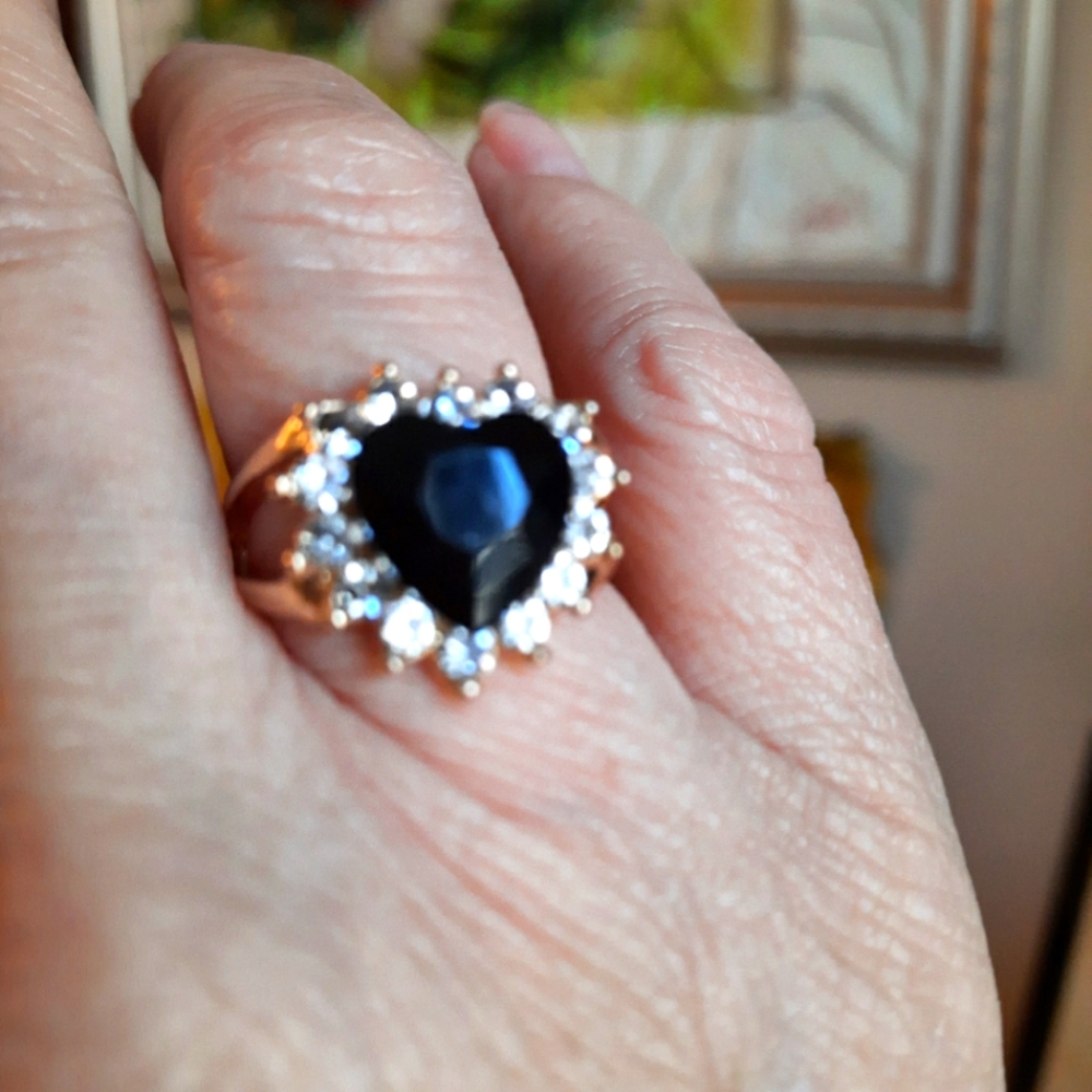 Modern ring,   with imitación sapphire and cristal golden plate  , size 6 , $20